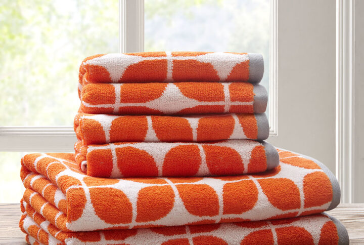 Add the Intelligent Design Lita 6 Piece Towel Set to your bathroom for a fun and chic update! These towels feature a reversible bold orange geometric print with a small grey dobby border