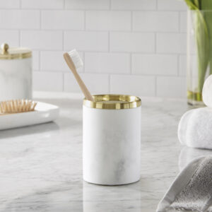 This elegant accessory collection features a modern design. Pairing hardware made of brushed gold color with traditional Croscill marble design. It is a classic addition to any bathroom._x000D_