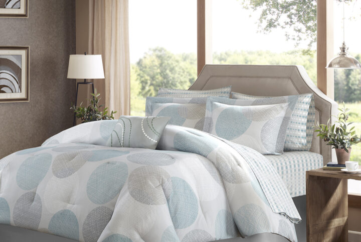 The Madison Park Essentials Knowles Complete Comforter and Cotton Sheet Set brings a clean