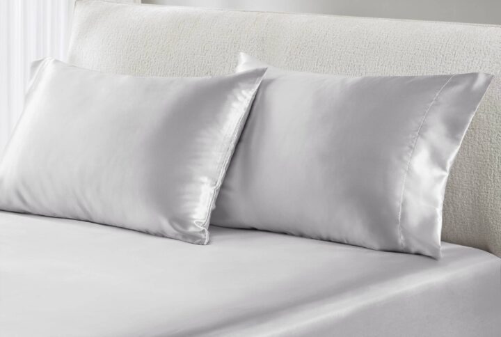 Fall asleep in smooth and luxurious comfort with our wrinkle-free satin pillowcases. These satin pillowcases are gentle on your skin and hair