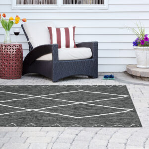 The Madison Park Darya Moroccan Indoor/Outdoor Rug offers an ideal update to your home or patio area. Made in Turkey