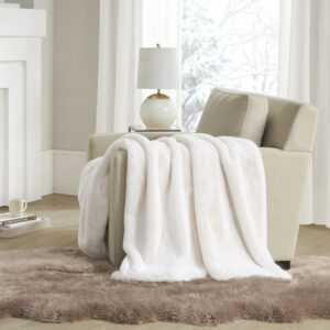 The Madison Park Bristol Faux Fur Throw brings a lush and cozy touch to your space. The face of the throw features a premium solid faux fur with an ultra-soft feel