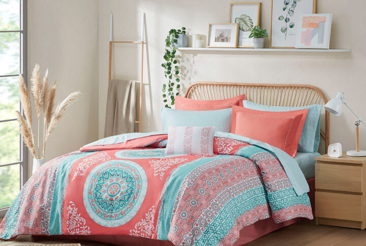 The Intelligent Design Loretta Boho Comforter Set with Bed Sheets brings a bright