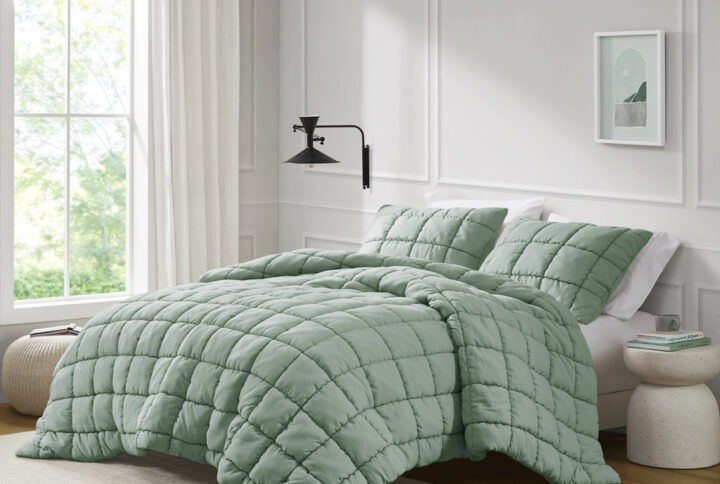 Transform your bedroom into a cozy dream with our Dream Puff Comforter Mini Set. The 3D puff stitching creates a beautiful