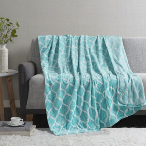 This Madison Park super soft microlight oversized plush throw features a modern ogee print that adds style and flair to any room. MicroLight is the next generation in plush throws. Our unique knitting technology allows us to craft an irresistibly soft