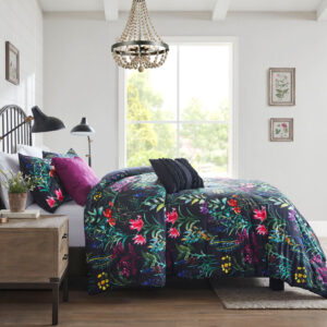 for a luxurious look. A solid black reverse complements the face of the comforter