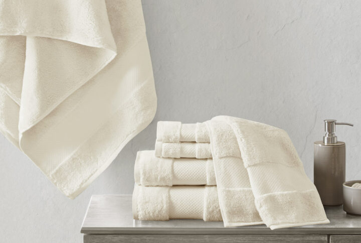 Elevate your bathroom decor with the luxuriously soft and indulgent comfort of our Madison Park Turkish cotton bath towel set. MADE IN TURKEY. These oversized cotton towels are made from smooth low-twist yarns with 600gsm weight