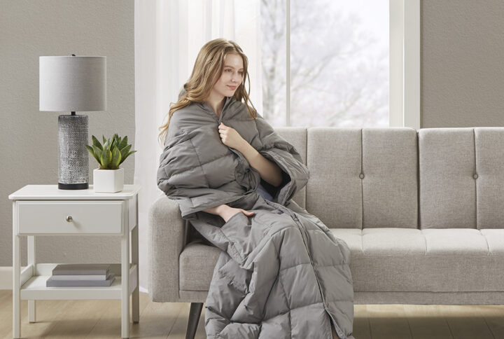 True North by Sleep Philosophy provides the perfect way to stay warm and cozy with the Hadly Wearable Multipurpose Throw. Made with water repellent fabric