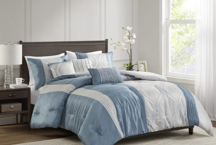 This traditional jacquard comforter set features an elegant ogee design pieced with solid stripes in a vertical layout for an opulent bedroom update. The three throw pillows featuring pintucks