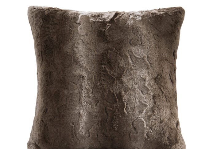 The Madison Park faux fur square pillow is the perfect combination of style and simplicity. It can be used in any room for a sophisticated update. Reverses to an ultra soft solid lux micro fur.