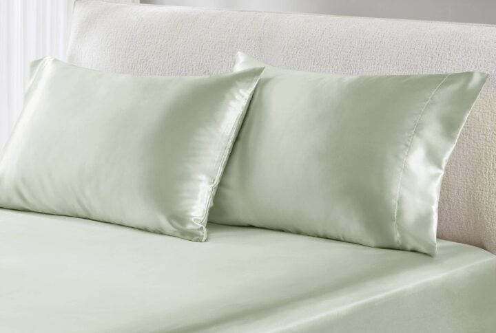 Fall asleep in smooth and luxurious comfort with our wrinkle-free satin pillowcases. These satin pillowcases are gentle on your skin and hair