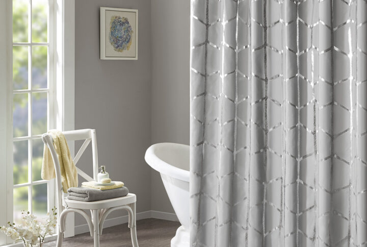 Freshen up your bathroom with the enchanting style of the Intelligent Design Raina Printed Metallic Shower Curtain. Flaunting a geometric metallic print