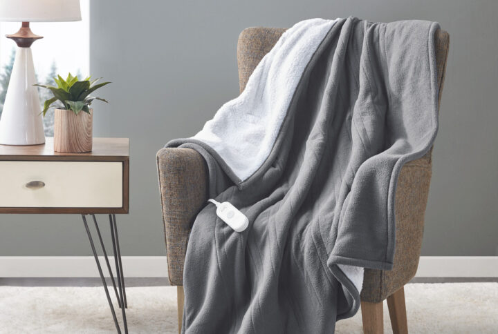 The Serta Fleece to Sherpa Heated Throw offers incredible comfort and warmth to keep you extra cozy while relaxing on your sofa. This heated throw features an ultra-soft fleece face with a cozy Sherpa reverse