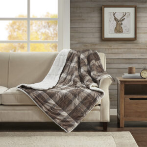 Bundle up on the couch with the Woolrich Lumberjack Down Alternative Throw. This throw blanket features a brown plaid print on ultra softspun fabric with a lush berber reverse. A down alternative filling provides extra warmth and softness