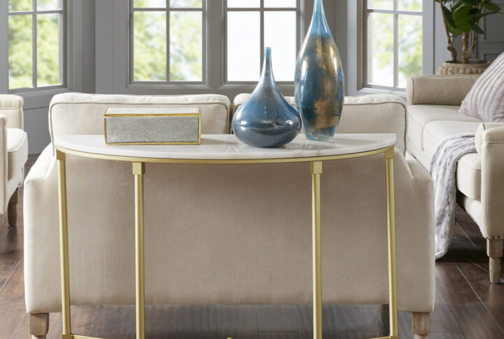 The Madison Park Signature Bordeaux End Table transforms your living room with its sophisticated traditional style. Flaunting a high-class look