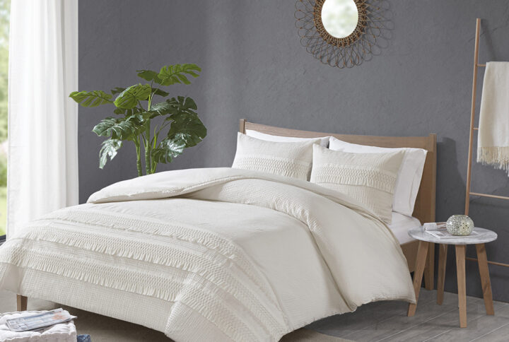 Restyle your bedroom with shabby chic allure of the Madison Park Amaya 3 Piece Cotton Seersucker Comforter Set. The ivory seersucker comforter is made from 100% cotton and features decorative tassel trims for a globally inspired look. Also included are two matching shams that mirror the unique design of the comforter. Machine washable for easy care