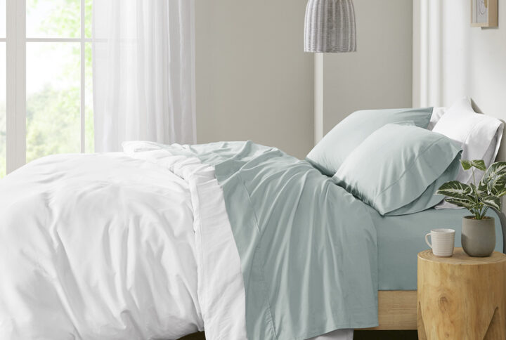 Sleep in year-round breathable comfort with these relaxed cotton sheet sets. These sheets have been lightly brushed for an ultra-soft feel. The percale weave combined with the cotton makes this the perfect sheet if you're looking for a cooler and airy good night's sleep. These sheets are also hypoallergenic and machine washable for easy care.