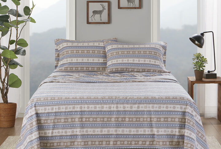 Stay warm and cozy through the night with this incredibly soft cotton flannel sheet set. Featuring fun novelty and classic prints