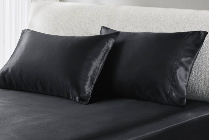 Fall asleep in smooth and luxurious comfort with our wrinkle-free satin pillowcases. These satin pillowcases are gentle on your skin and hair