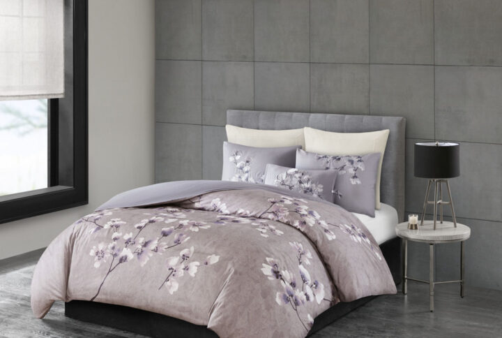 Evoke peace and relaxation in your bedroom with the N Natori Sakura Blossom 3 Piece Cotton Duvet Cover Set. Beautiful printed cherry blossoms