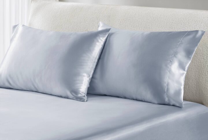 Fall asleep in smooth and luxurious comfort with our wrinkle-free satin pillowcases. These satin pillowcases are gentle on your skin and hair