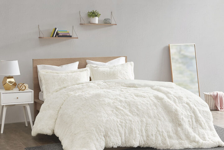 The Intelligent Design Malea Shaggy Fur Duvet Cover Set brings a soft contemporary update to your bedroom. The duvet cover and shams (1 in Twin/TwinXL) features stylish shaggy faux fur that creates a soft fluffy texture. The solid plush reverse adds a soft and warm touch. A zipper closure secures a padded insert within the duvet cover and inside corner ties prevent it from shifting (insert is NOT included).