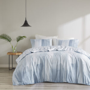 The N Natori Brush Stroke 3 Piece Reversible Seersucker Duvet Cover Mini Set elevates your bedroom with its simple and elegant lounge style. This reversible duvet cover flaunts a soft blue