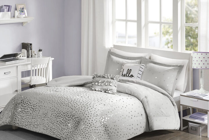 Add some shimmer and shine to your bedroom with Intelligent Design’s Zoey Metallic Triangle Print Comforter Set. Made from ultra-soft microfiber