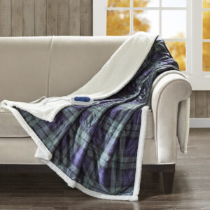 The Woolrich heated throw utilizes state of the art Secure Comfort heated technology that adjusts the temperature of your throw based on overall temperature