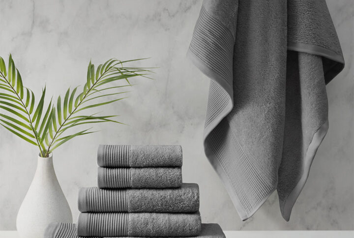 Refresh your bathroom with the luxurious and eco-friendly Beautyrest Nuage Tri Blend Antimicrobial 6 Piece Towel Set. This 600gsm premium quality towel set has a natural sheen and a soft