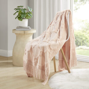 Add a cozy farmhouse touch to your home with the Madison Park Brianne Cotton Tufted Throw. This blush cotton throw flaunts a tufted geometric pattern with a 4-inch fringe on each end that adds texture and dimension