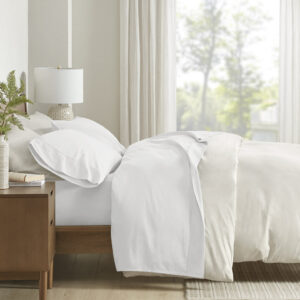 The Clean Spaces 300TC BCI Cotton 4PC Sheet Set with Z Hem offers a fresh comfort to update your bedroom. This solid sheet set features a 300 thread count that provides an ultra-soft finish and a deep pocket fits up to 18-inch deep mattress. The Z-style hem stitching adds a decorative touch