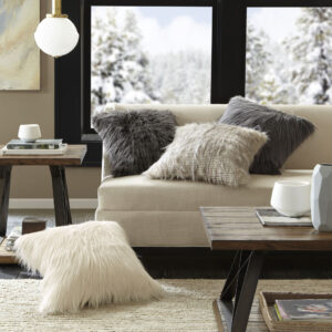 Madison Park’s Edina Faux Fur Square Pillow brings a gorgeous touch to your décor. The face of the pillow flaunts premium luxury faux fur