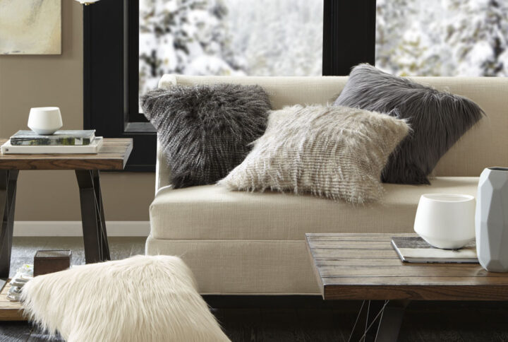 Madison Park’s Edina Faux Fur Square Pillow brings a gorgeous touch to your décor. The face of the pillow flaunts premium luxury faux fur