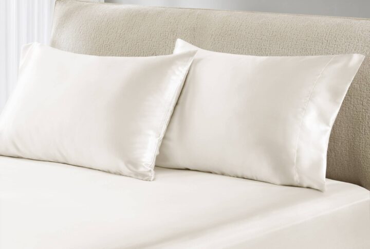 Fall asleep in smooth and luxurious comfort with our wrinkle-free satin pillowcases. These satin pillowcases are gentle on your skin and hair