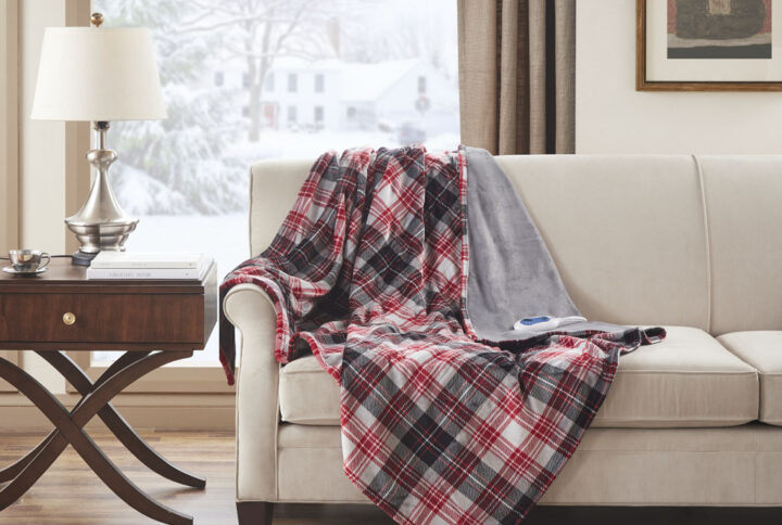 Get warm and cozy on your sofa with the True North by Sleep Philosophy Jacob Heated Plush Throw. This plush oversized heated throw