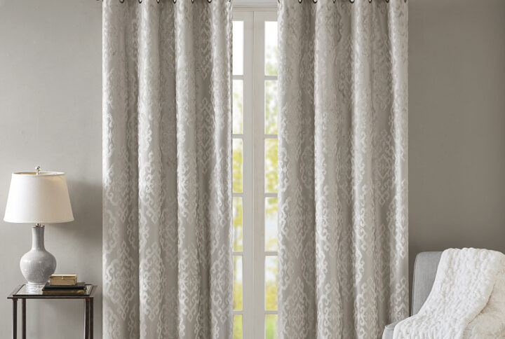 Give your home the lavish style and energy efficiency it deserves with our SunSmart Mirage Knitted Jacquard Total Blackout Panel. This elegant window panel flaunts a knitted jacquard damask design in a rich silver hue