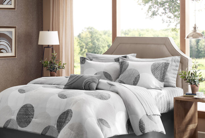 The Madison Park Essentials Knowles Complete Comforter and Cotton Sheet Set brings a clean