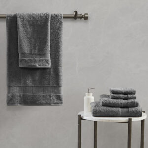 Treat yourself with the luxurious comfort of our Madison Park Signature Luce 100% Egyptian Cotton 6 Piece Towel Set. The long staple cotton yarn creates a rich plush softness