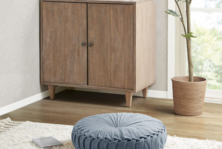 Make any space extra comfy with our Intelligent Design Loretta Poly Chenille Round Floor Pillow Cushion. This floor pillow is featured in soft hues for the perfect feminine flair