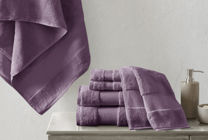 Elevate your bathroom decor with the luxuriously soft and indulgent comfort of our Madison Park Turkish cotton bath towel set. MADE IN TURKEY. These oversized cotton towels are made from smooth low-twist yarns with 600gsm weight