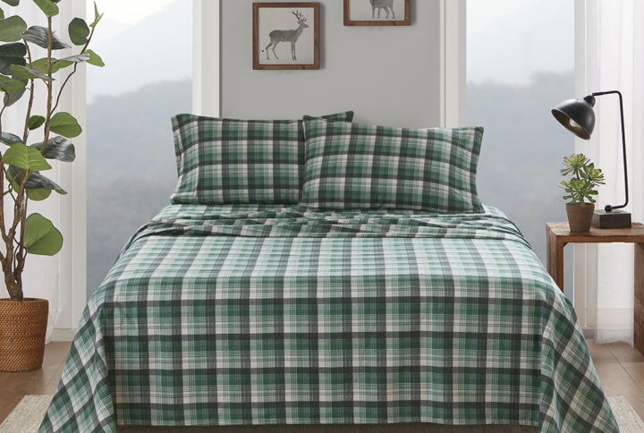 Stay warm and cozy through the night with this incredibly soft cotton flannel sheet set. Featuring fun novelty and classic prints