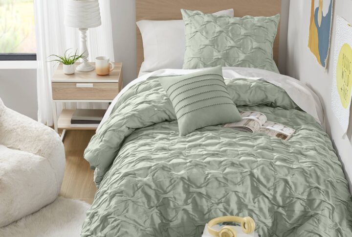 This comforter set combines casual elegance with all-season coziness