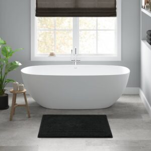 The Madison Park Signature Splendor 100% Cotton Tufted 3000 GSM Reversible Bath Rug brings incredible comfort and softness to your bathroom decor. This 100% cotton bath rug features a superior tufted top construction in a heavy 3000gsm weight