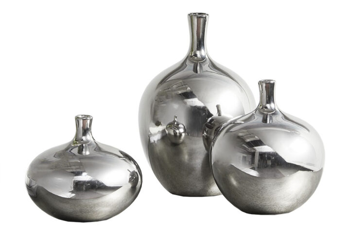 The Madison Park Signature Ansen Mirrored Ceramic Decorative Vases 3-piece set adds an elegant accent to any decor. Made from high quality ceramics