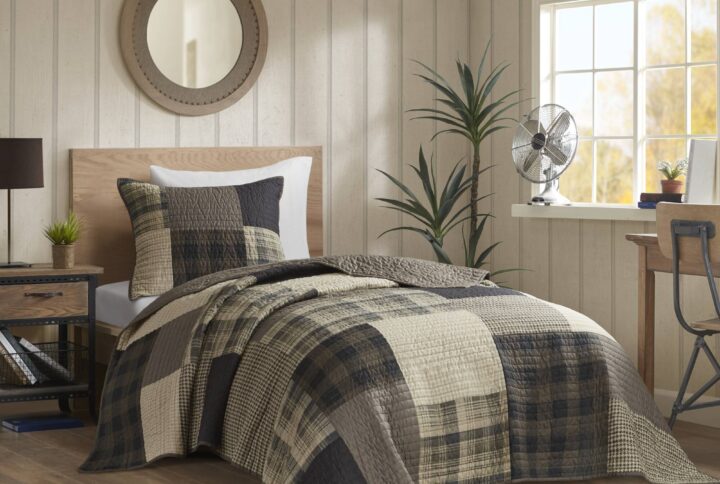 The Woolrich Winter Hills quilt features a mix and match of plaids and solids. Made from 100% cotton this lightweight quilt is soft to the touch and can be used year round. The set includes 1 quilt and 2 shams (1 in Twin/Twin XL).