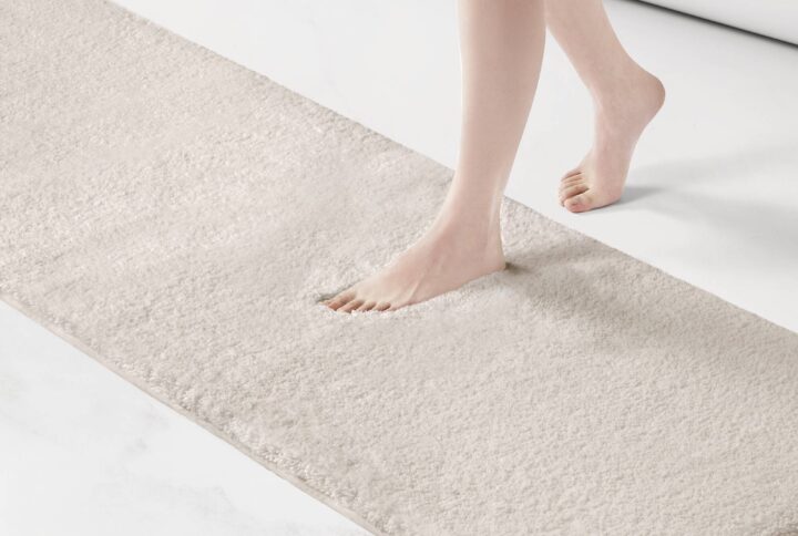 Experience the true feeling of luxurious comfort with our Madison Park Signature Marshmallow Bath Rug. This spa-quality bath rug is made of resilient high pile tufted microfiber for an incredibly plush feel
