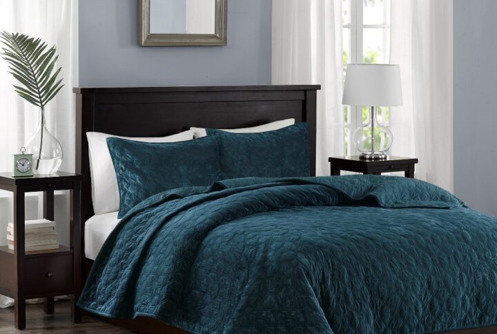 The Madison Park Harper Velvet 3 Piece Quilt Set offers a casual and comfortable update to your bedroom. The polyester velvet quilt features a soft texture with a geometric quilted design