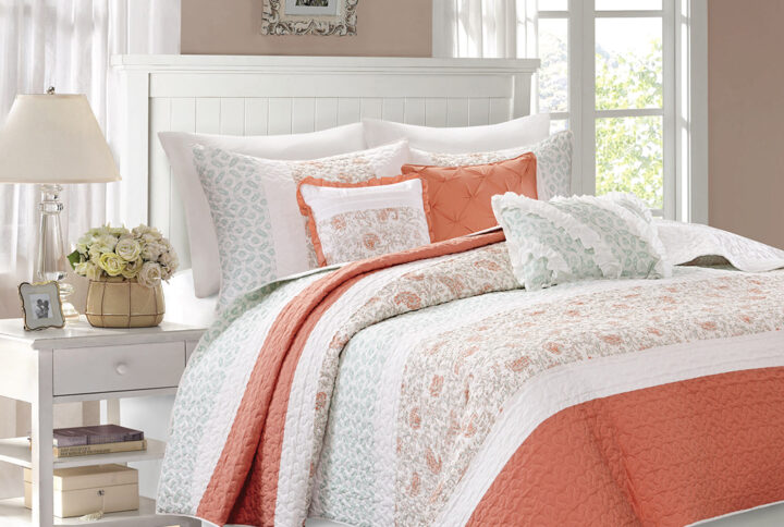 The Madison Park Dawn 6 Piece Cotton Percale Reversible Quilt Set offers a shabby chic update to your bedroom decor. A paisley print is featured on the cotton quilt with pintucked fabric separated by lace taping embellishments. Matching shams mirror the design of the quilt