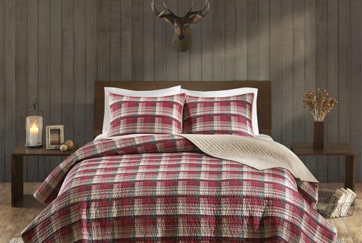 The Woolrich Tasha quilt features an all over red and tan plaid and reverses to a solid tan color. Made from 100% cotton this lightweight quilt is soft to the touch and can be used year round. The set includes 1 quilt and 2 shams.